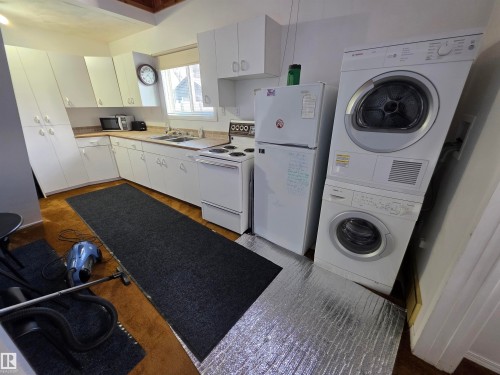 4929 53 Street, Entwistle, AB - Indoor Photo Showing Laundry Room