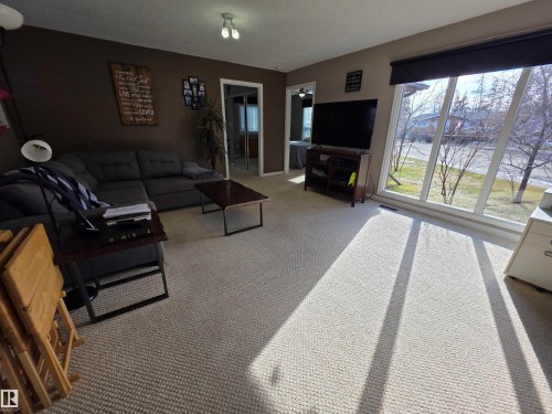4929 53 Street, Entwistle, AB - Indoor