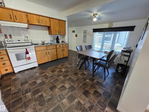 4929 53 Street, Entwistle, AB - Indoor Photo Showing Kitchen With Double Sink