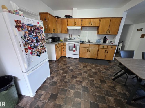 4929 53 Street, Entwistle, AB - Indoor Photo Showing Kitchen