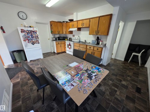 4929 53 Street, Entwistle, AB - Indoor Photo Showing Kitchen