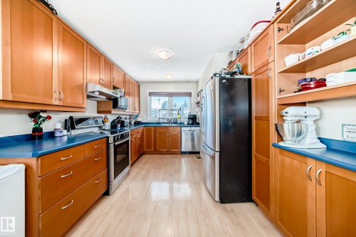 45 Oatway Drive, Stony Plain, AB - Indoor Photo Showing Kitchen