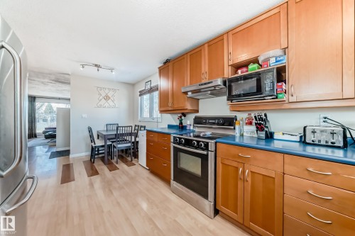 45 Oatway Drive, Stony Plain, AB - Indoor Photo Showing Kitchen