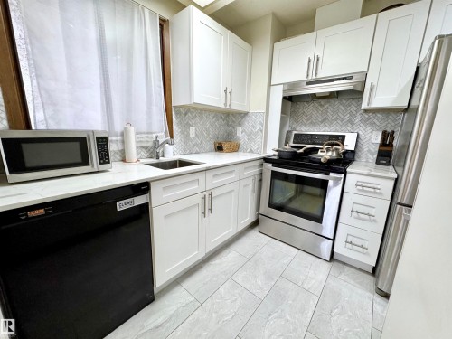 10346A 121 Street, Edmonton, AB - Indoor Photo Showing Kitchen With Upgraded Kitchen