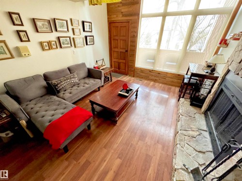 10346A 121 Street, Edmonton, AB - Indoor Photo Showing Living Room