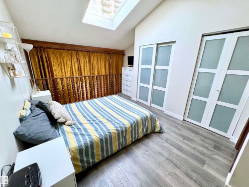10346A 121 Street, Edmonton, AB - Indoor Photo Showing Bedroom