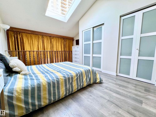 10346A 121 Street, Edmonton, AB - Indoor Photo Showing Bedroom