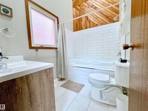 10346A 121 Street, Edmonton, AB - Indoor Photo Showing Bathroom