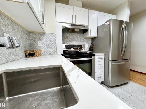 10346A 121 Street, Edmonton, AB - Indoor Photo Showing Kitchen