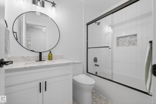 712 Knottwood Road, Edmonton, AB - Indoor Photo Showing Bathroom