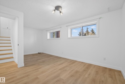 712 Knottwood Road, Edmonton, AB - Indoor Photo Showing Other Room