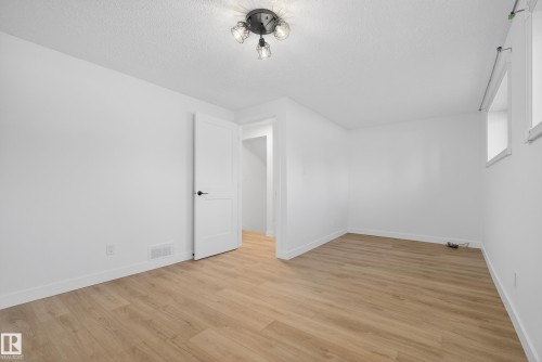 712 Knottwood Road, Edmonton, AB - Indoor Photo Showing Other Room