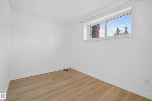 712 Knottwood Road, Edmonton, AB - Indoor Photo Showing Other Room