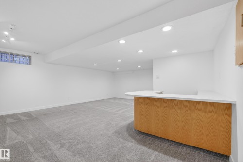 712 Knottwood Road, Edmonton, AB - Indoor