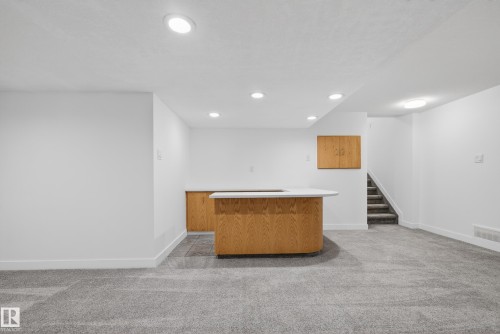 712 Knottwood Road, Edmonton, AB - Indoor