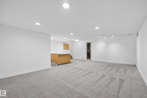 712 Knottwood Road, Edmonton, AB - Indoor