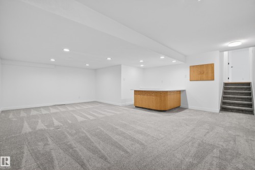 712 Knottwood Road, Edmonton, AB - Indoor