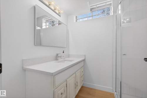 712 Knottwood Road, Edmonton, AB - Indoor
