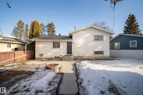 712 Knottwood Road, Edmonton, AB - Outdoor