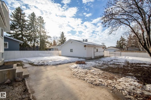 712 Knottwood Road, Edmonton, AB - Outdoor