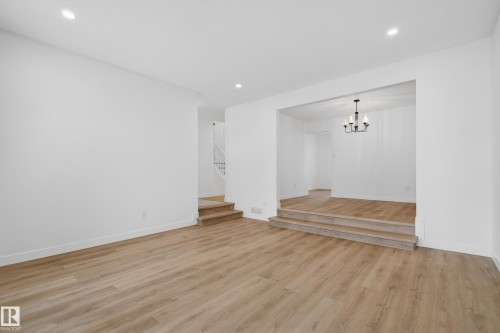 712 Knottwood Road, Edmonton, AB - Indoor Photo Showing Other Room