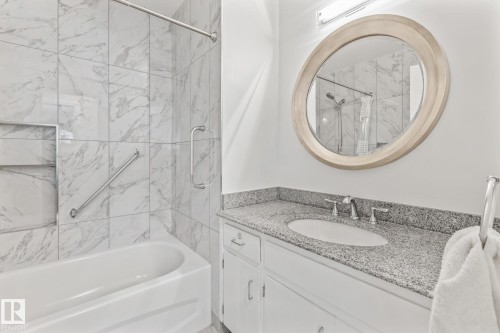 8715 43 Avenue, Edmonton, AB - Indoor Photo Showing Bathroom