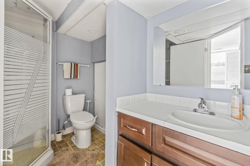 8715 43 Avenue, Edmonton, AB - Indoor Photo Showing Bathroom