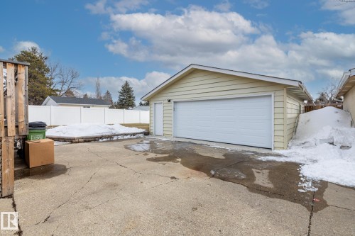 8715 43 Avenue, Edmonton, AB - Outdoor