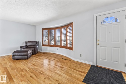 8715 43 Avenue, Edmonton, AB - Indoor