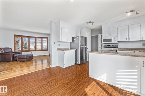 8715 43 Avenue, Edmonton, AB - Indoor Photo Showing Kitchen