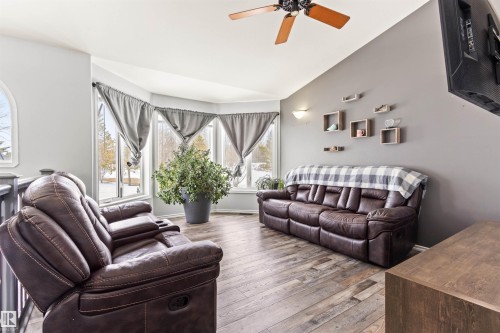 49132 Range Road 70, Rural Brazeau County, AB - Indoor Photo Showing Living Room
