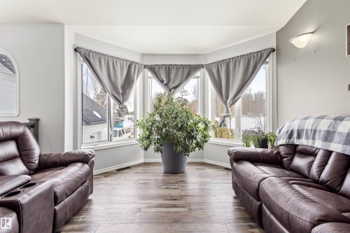 49132 Range Road 70, Rural Brazeau County, AB - Indoor Photo Showing Living Room