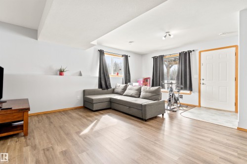 49132 Range Road 70, Rural Brazeau County, AB - Indoor Photo Showing Living Room