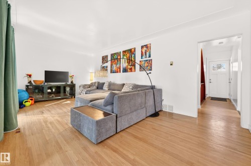 6807 112A Street, Edmonton, AB - Indoor Photo Showing Living Room