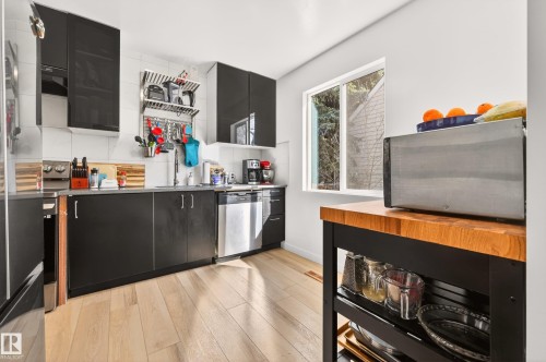 6807 112A Street, Edmonton, AB - Indoor Photo Showing Kitchen