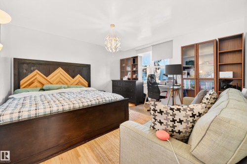 6807 112A Street, Edmonton, AB - Indoor Photo Showing Bedroom