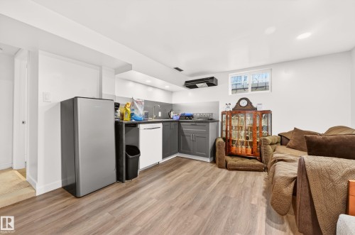 6807 112A Street, Edmonton, AB - Indoor