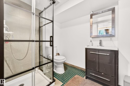 6807 112A Street, Edmonton, AB - Indoor Photo Showing Bathroom