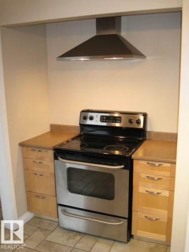 12720 135 Avenue, Edmonton, AB - Indoor Photo Showing Kitchen