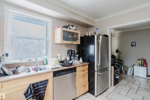 12720 135 Avenue, Edmonton, AB - Indoor Photo Showing Kitchen With Double Sink