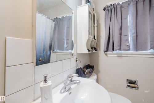 12720 135 Avenue, Edmonton, AB - Indoor Photo Showing Bathroom