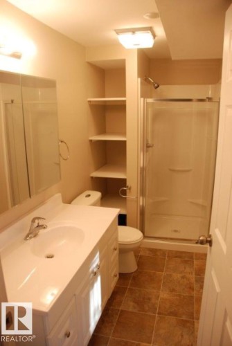 12720 135 Avenue, Edmonton, AB - Indoor Photo Showing Bathroom