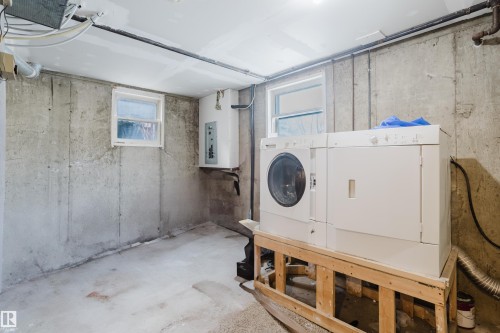12720 135 Avenue, Edmonton, AB - Indoor Photo Showing Laundry Room