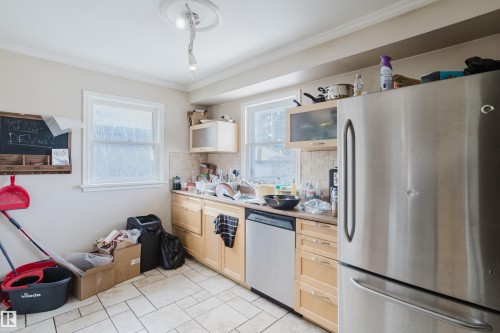 12720 135 Avenue, Edmonton, AB - Indoor Photo Showing Kitchen