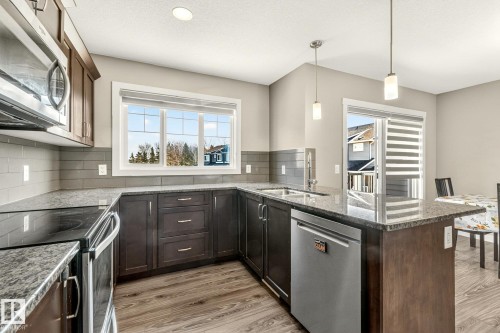 4131 30 Street, Edmonton, AB - Indoor Photo Showing Kitchen With Upgraded Kitchen