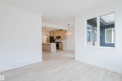 8253 Kiriak Loop, Edmonton, AB - Indoor