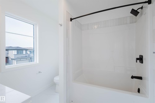 8253 Kiriak Loop, Edmonton, AB - Indoor Photo Showing Bathroom