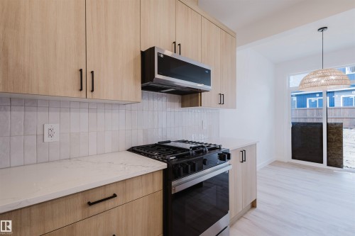 8253 Kiriak Loop, Edmonton, AB - Indoor Photo Showing Kitchen