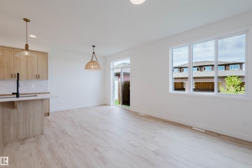 42 Chartres Close, St. Albert, AB - Indoor Photo Showing Kitchen