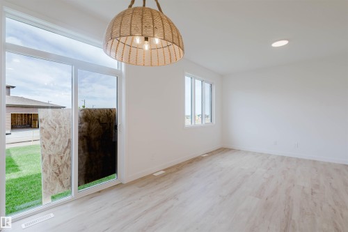 42 Chartres Close, St. Albert, AB - Indoor Photo Showing Other Room
